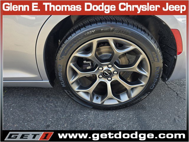 Certified 2018 Chrysler 300 S image 34