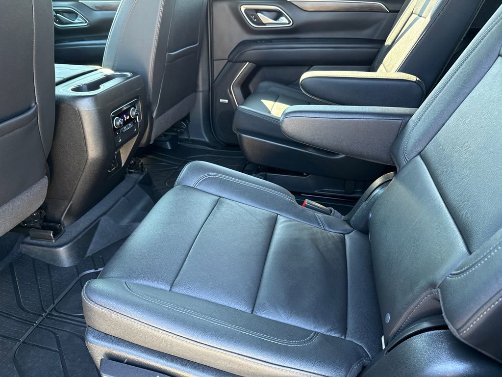 Used 2022 Chevrolet Tahoe Z71 w/ Luxury Package AWD/4WD image 18