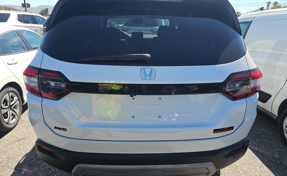 Used 2025 Honda Pilot TrailSport image 3