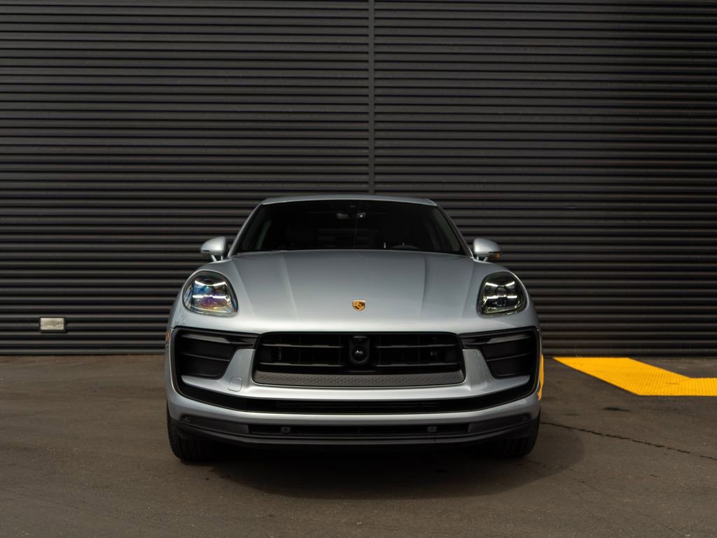 Used 2025 Porsche Macan image 6