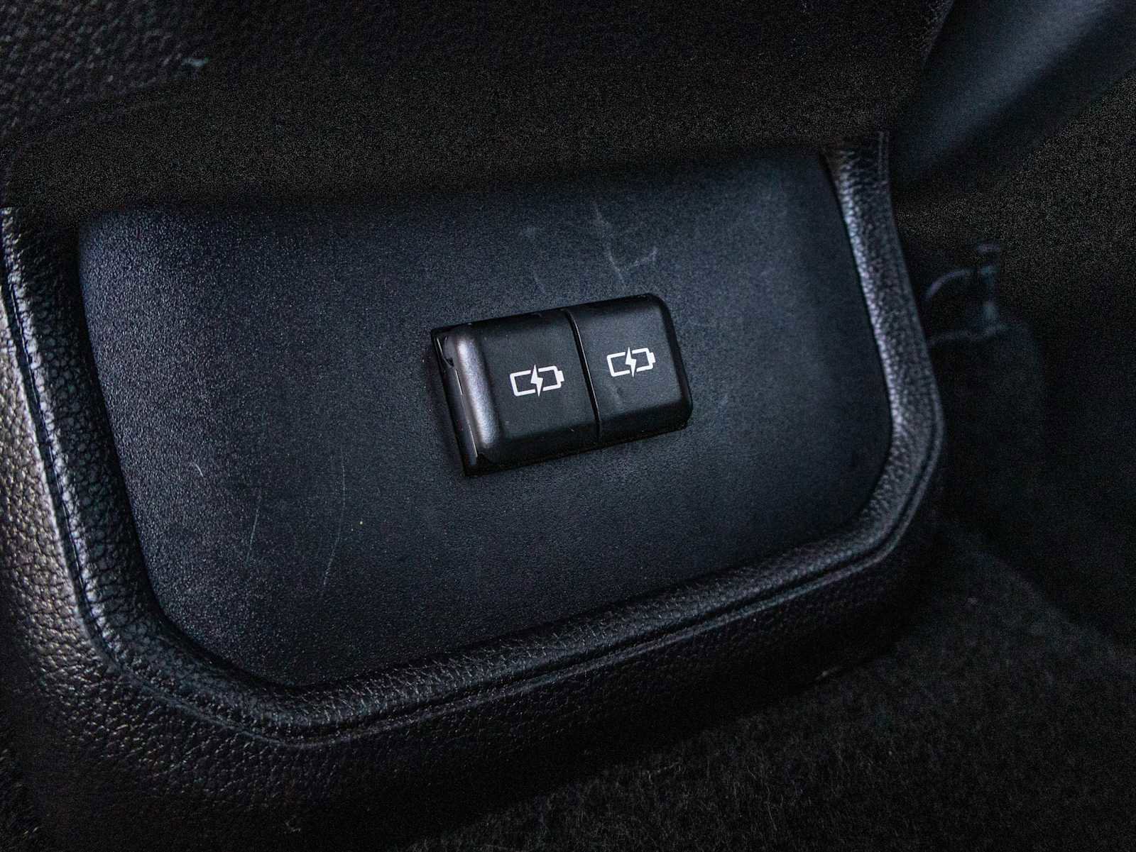 Used 2022 Toyota Highlander LE FWD image 23