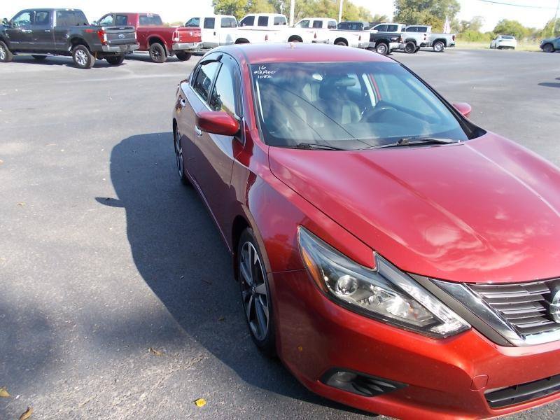 Used 2016 Nissan Altima 2.5 SR w/ LED Appearance Package FWD image 10