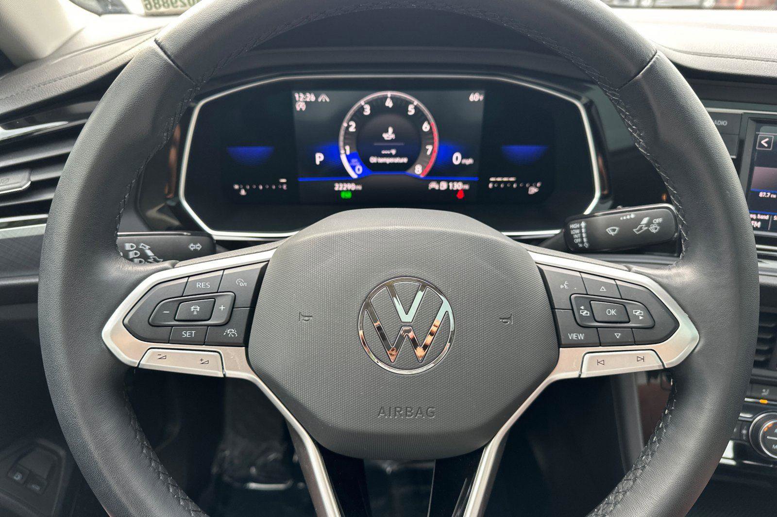 Used 2022 Volkswagen Jetta SE w/ Panoramic Sunroof Package image 21