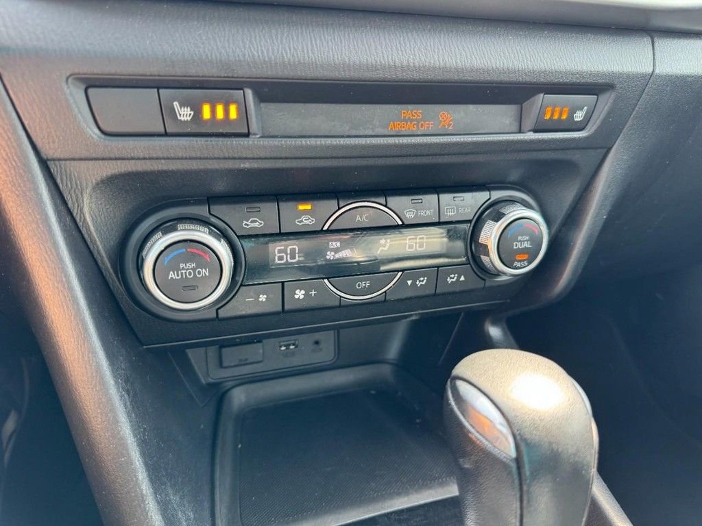 Used 2018 MAZDA MAZDA3 Touring image 18