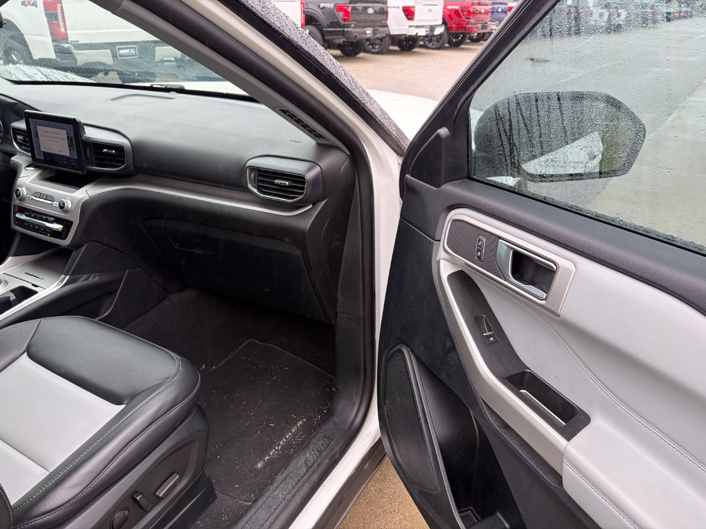 Certified 2023 Ford Explorer XLT w/ Equipment Group 202A AWD/4WD image 16