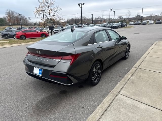 Used 2024 Hyundai Elantra SEL w/ Convenience Package image 4
