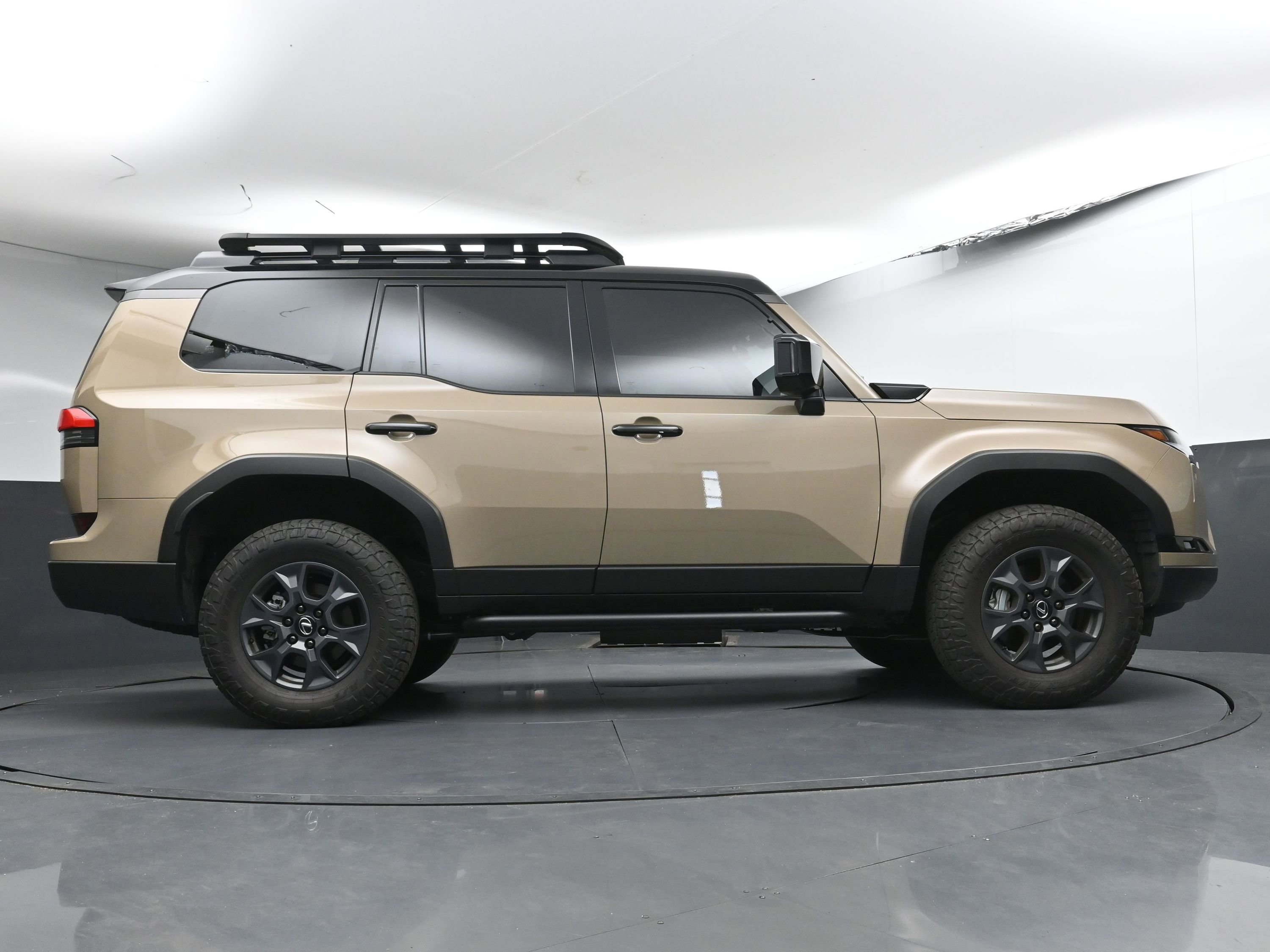Used 2025 Lexus GX 550 w/ Accessory Package (32) AWD/4WD image 24