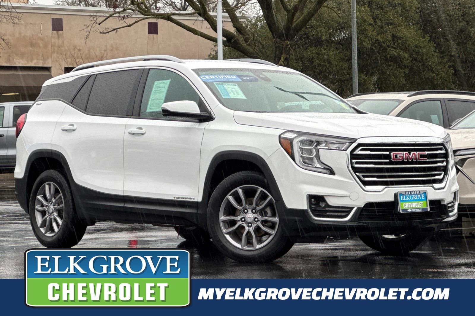 Certified 2024 GMC Terrain SLT image 1