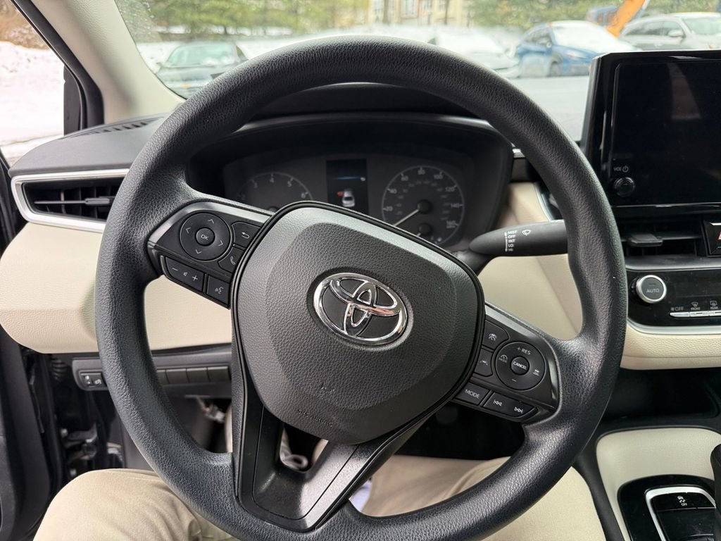 Used 2023 Toyota Corolla LE image 14