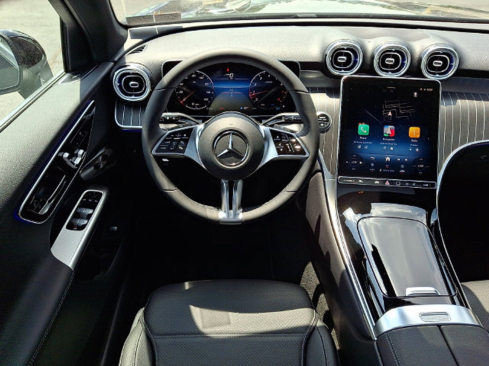 Used 2026 Mercedes-Benz GLC 300 4MATIC image 9