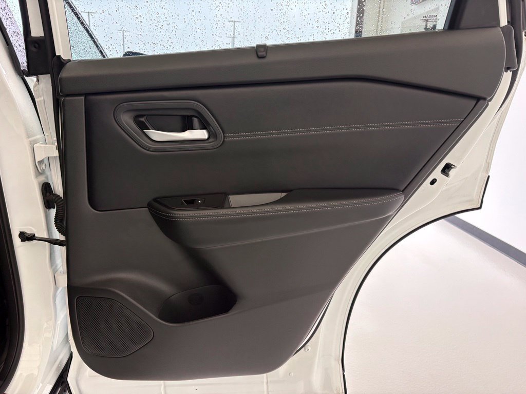 Used 2024 Nissan Rogue SV w/ SV Premium Package FWD image 35