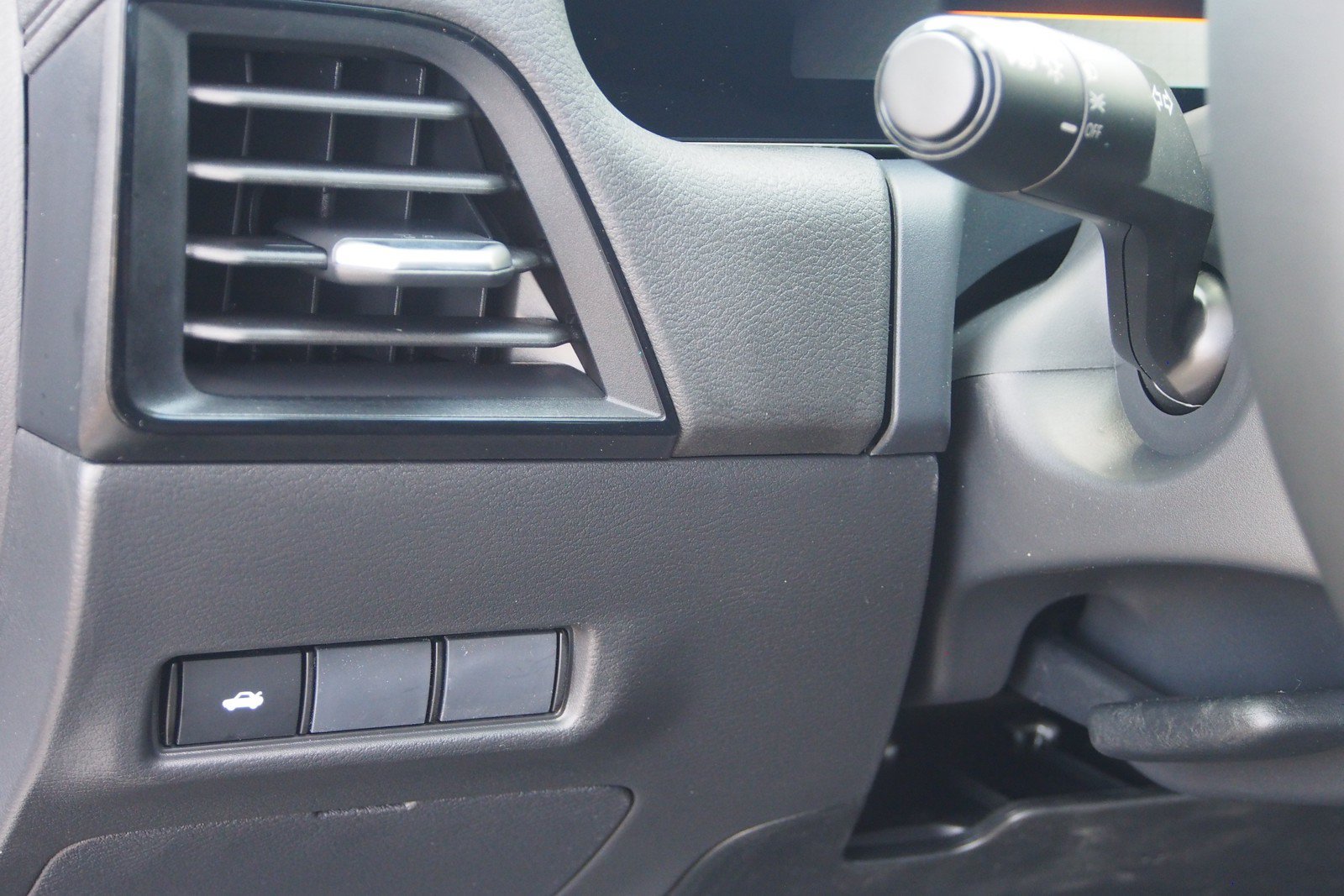 New 2026 Nissan Sentra SR w/ Floor Mat Package FWD image 18