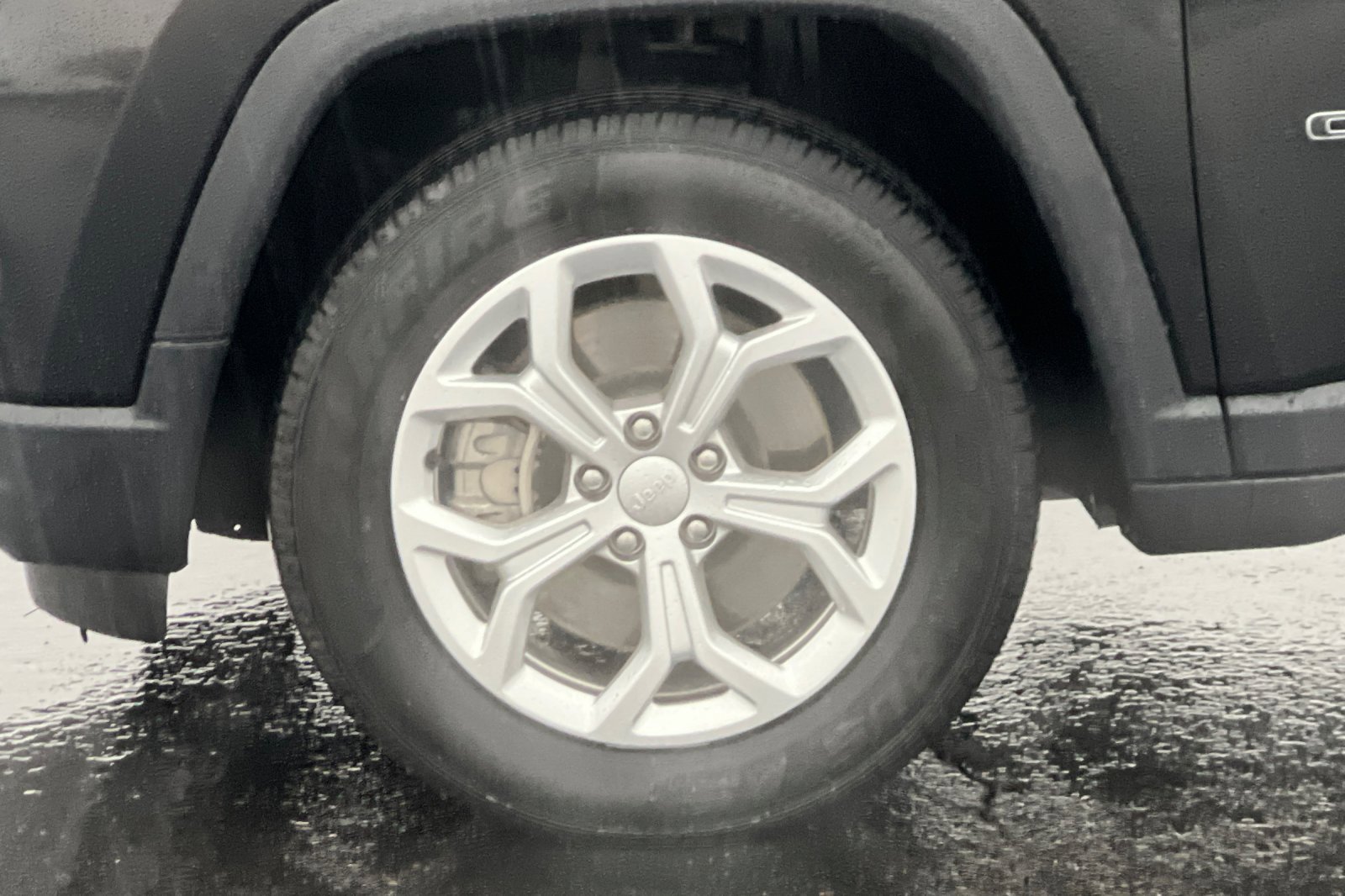 Used 2024 Jeep Compass Latitude image 28