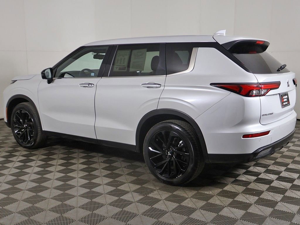 Used 2023 Mitsubishi Outlander SEL Black Edition AWD/4WD image 16