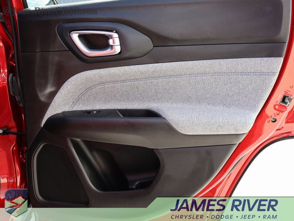 Used 2024 Jeep Compass Sport image 11