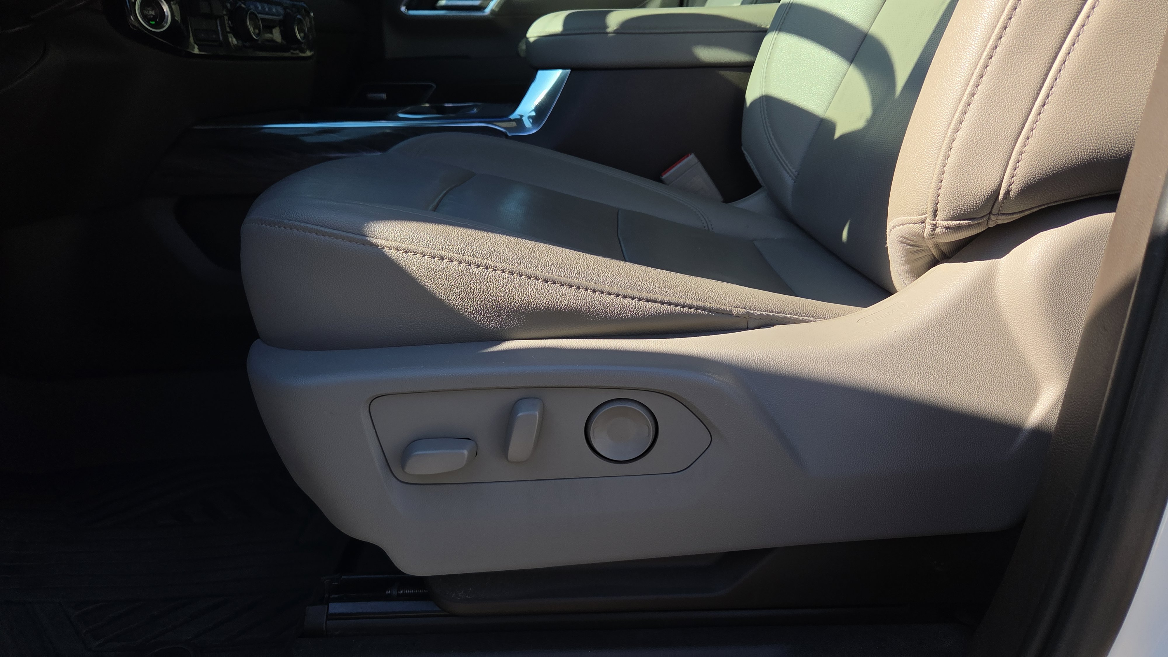 Used 2024 Chevrolet Silverado 2500 LTZ w/ LTZ Plus Package image 21