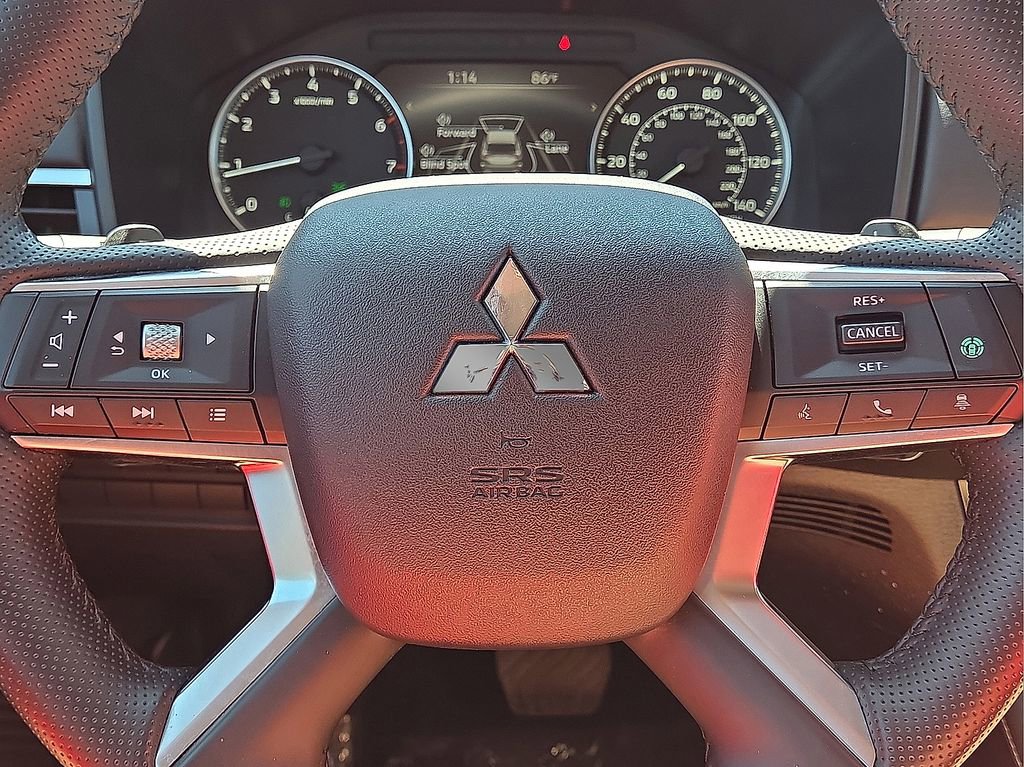 Used 2025 Mitsubishi Outlander SE image 31