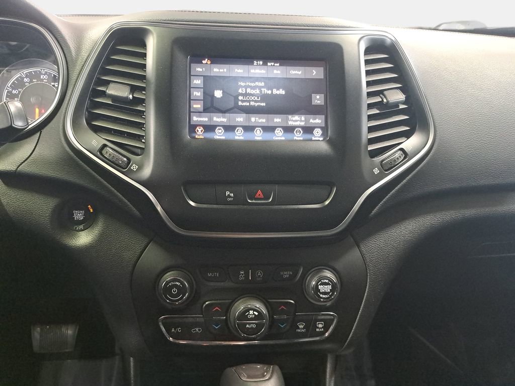 Used 2020 Jeep Cherokee Latitude Plus w/ Comfort/Convenience Group AWD/4WD image 21