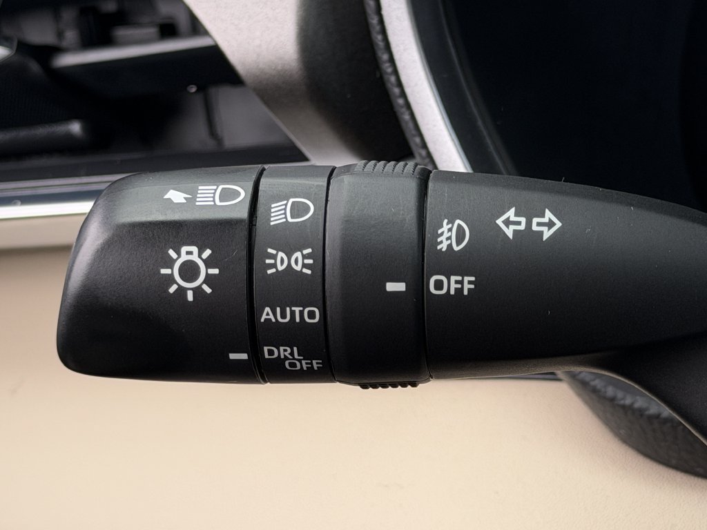 Used 2023 Toyota Highlander Limited FWD image 22