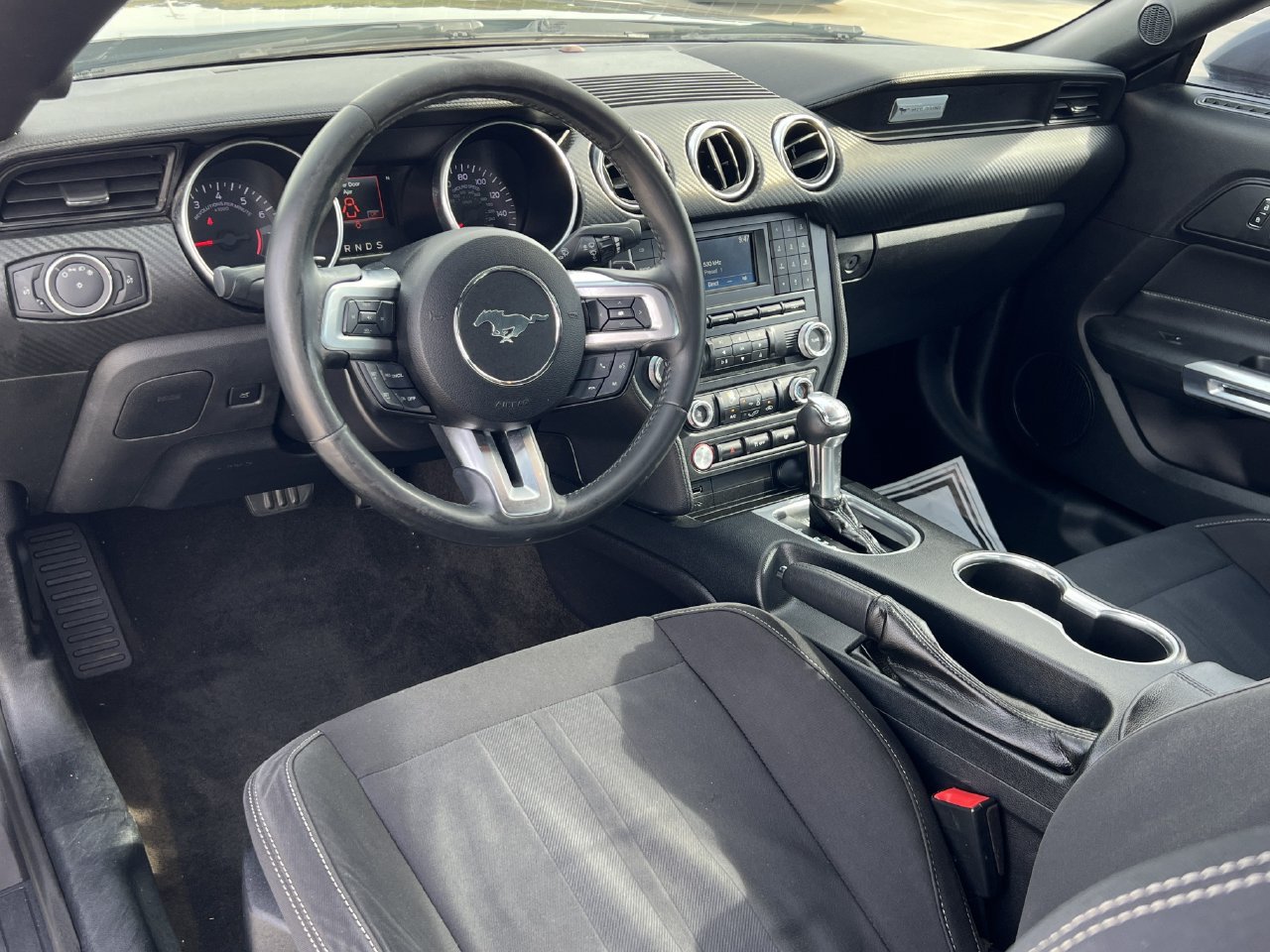 Used 2018 Ford Mustang Coupe RWD image 7