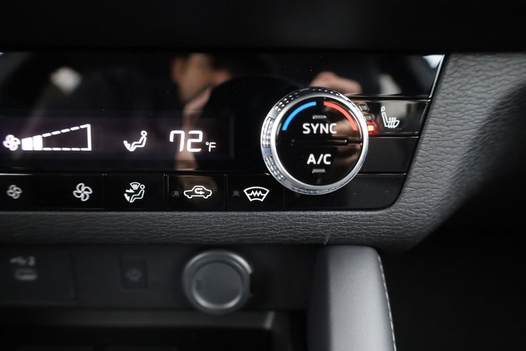 New 2025 Mitsubishi Outlander SE image 48