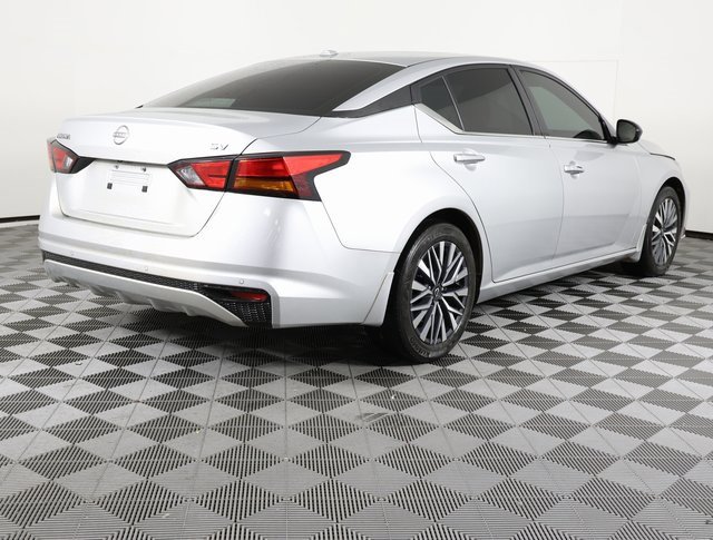 Used 2024 Nissan Altima 2.5 SV image 5