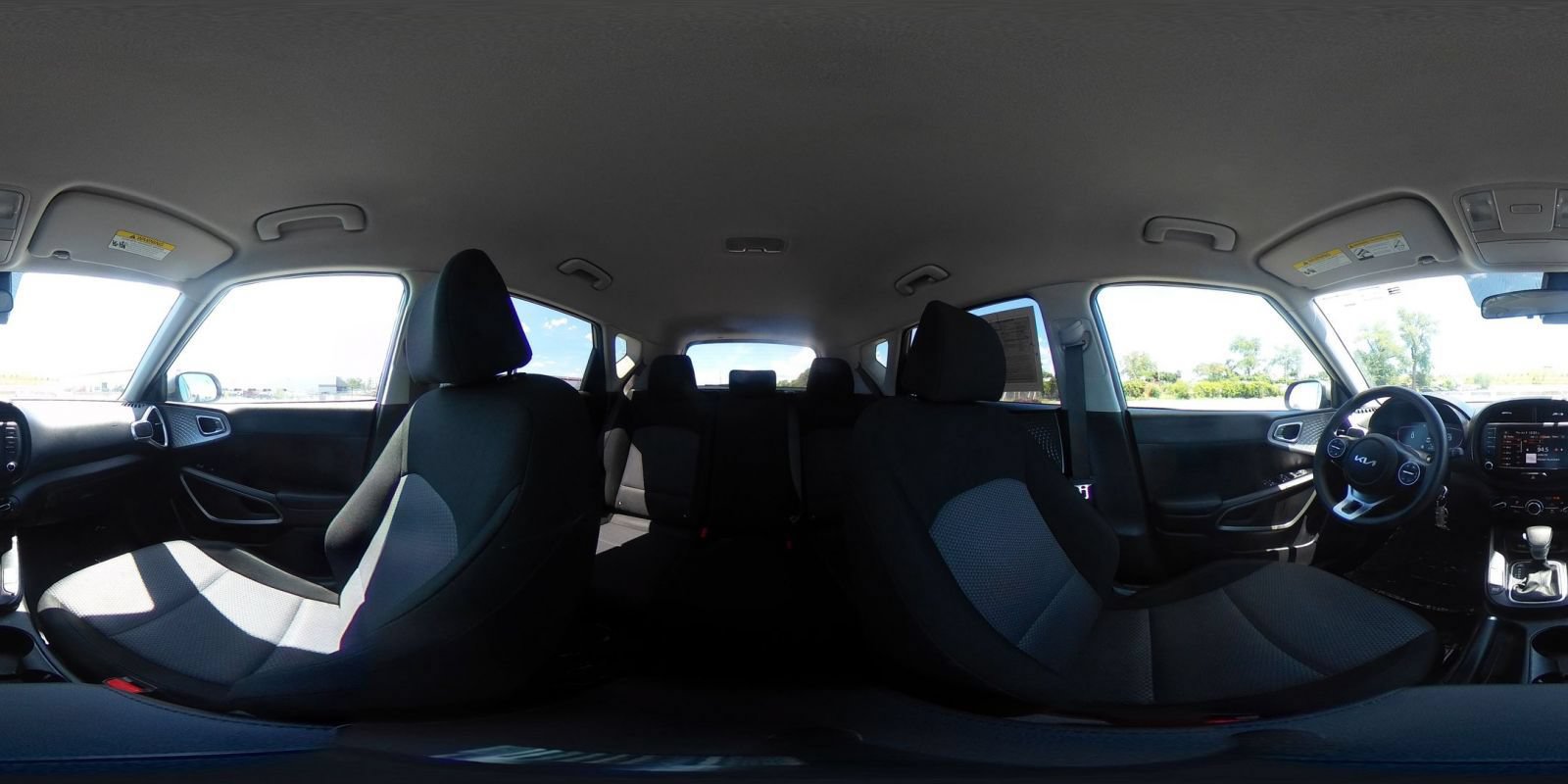 Used 2025 Kia Soul LX w/ LX Technology Package FWD image 32