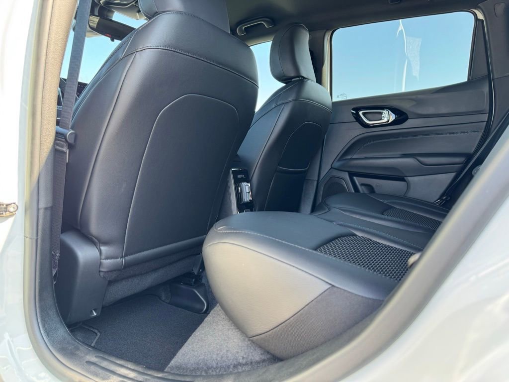 New 2026 Jeep Compass Latitude image 25