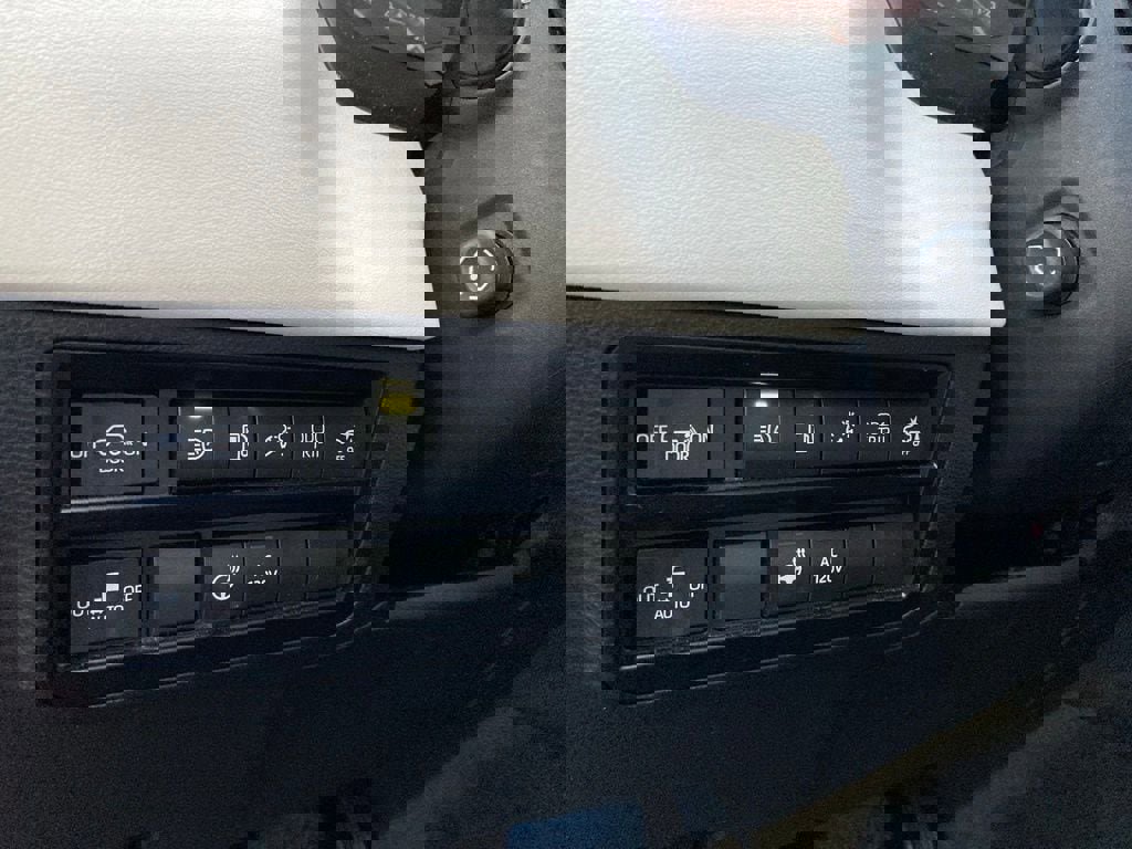 Used 2023 Toyota Sequoia Capstone AWD/4WD image 16