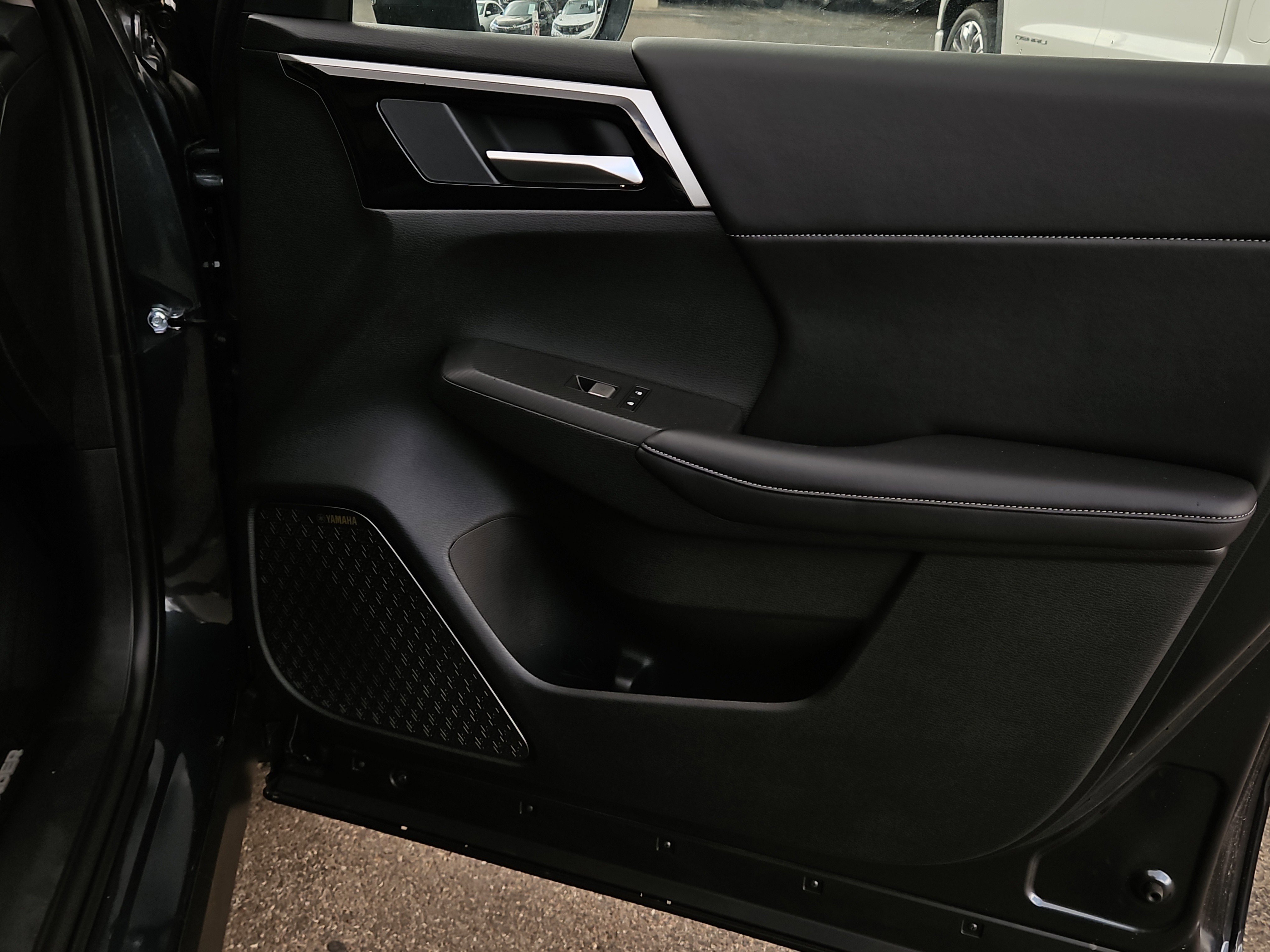 New 2025 Mitsubishi Outlander SE image 24