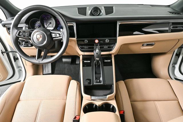 Certified 2026 Porsche Macan image 17