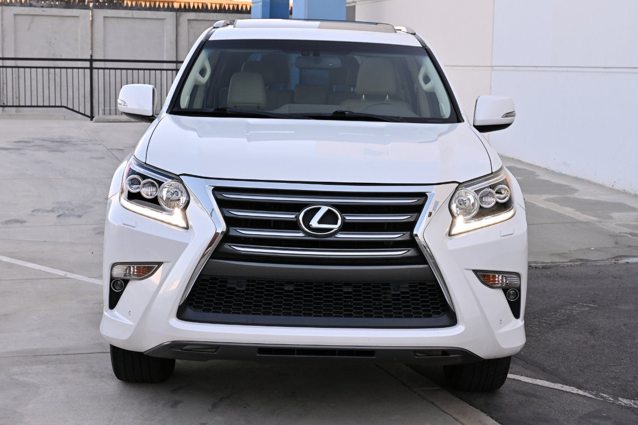 Used 2015 Lexus GX 460 w/ Premium Package AWD/4WD image 9