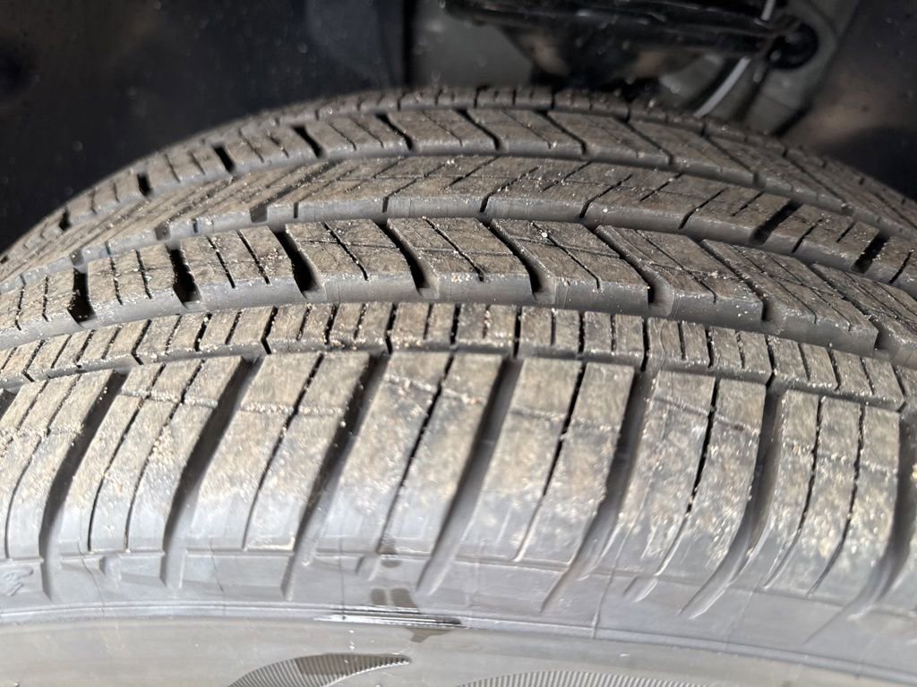 New 2025 Volkswagen Taos SEL image 28