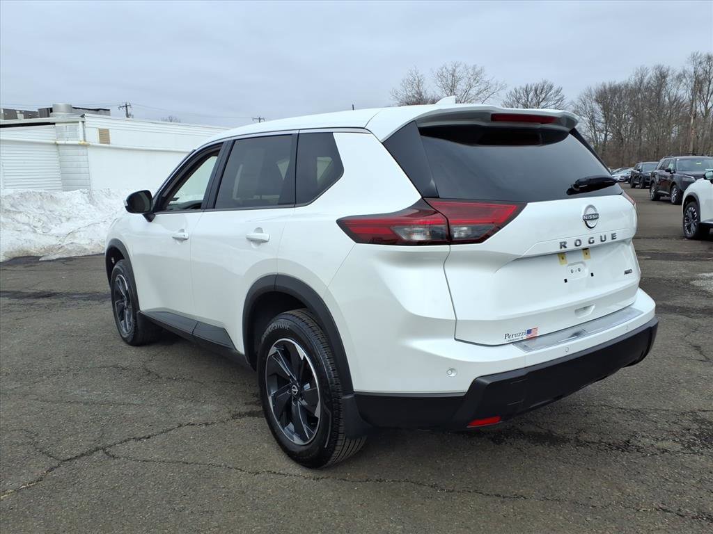 Used 2025 Nissan Rogue SV image 6
