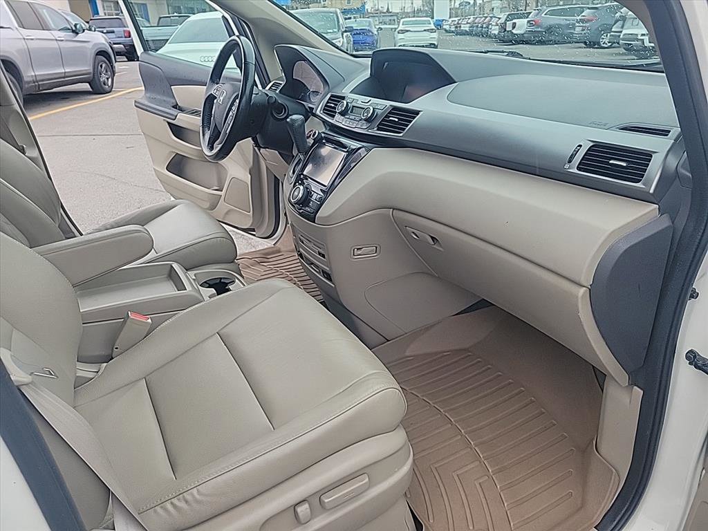 Used 2015 Honda Odyssey Touring Elite image 32
