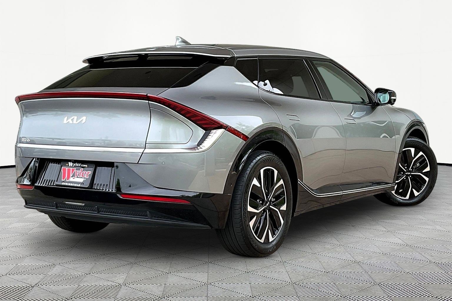 Used 2024 Kia EV6 Wind w/ Wind Technology Package AWD/4WD image 6