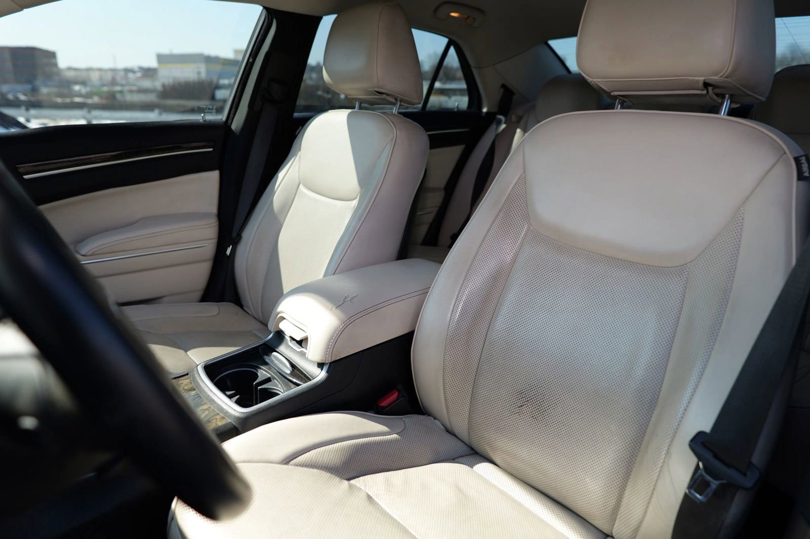 Used 2018 Chrysler 300 Limited image 18