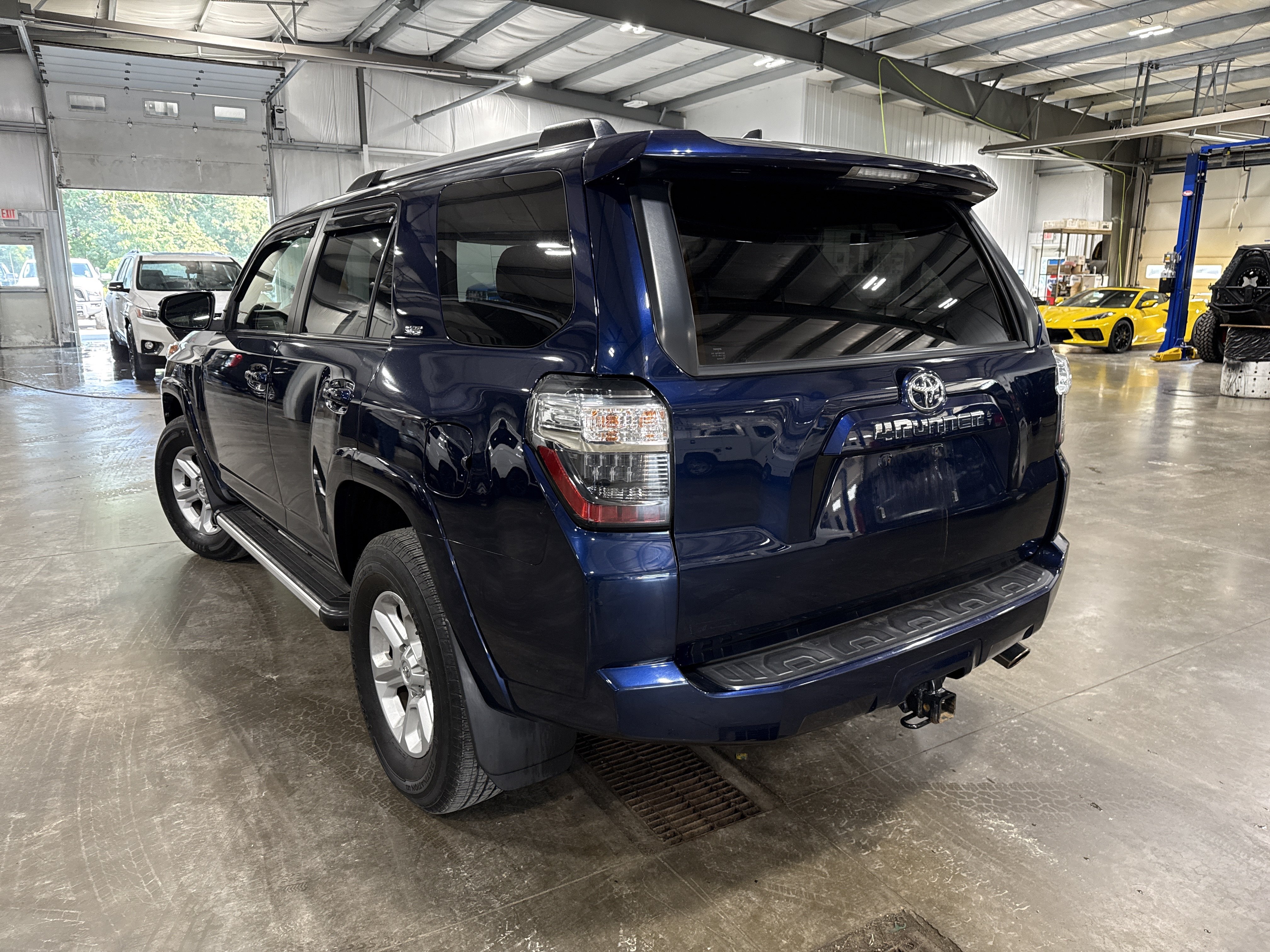 Used 2020 Toyota 4Runner SR5 Premium w/ Moonroof Package AWD/4WD image 3