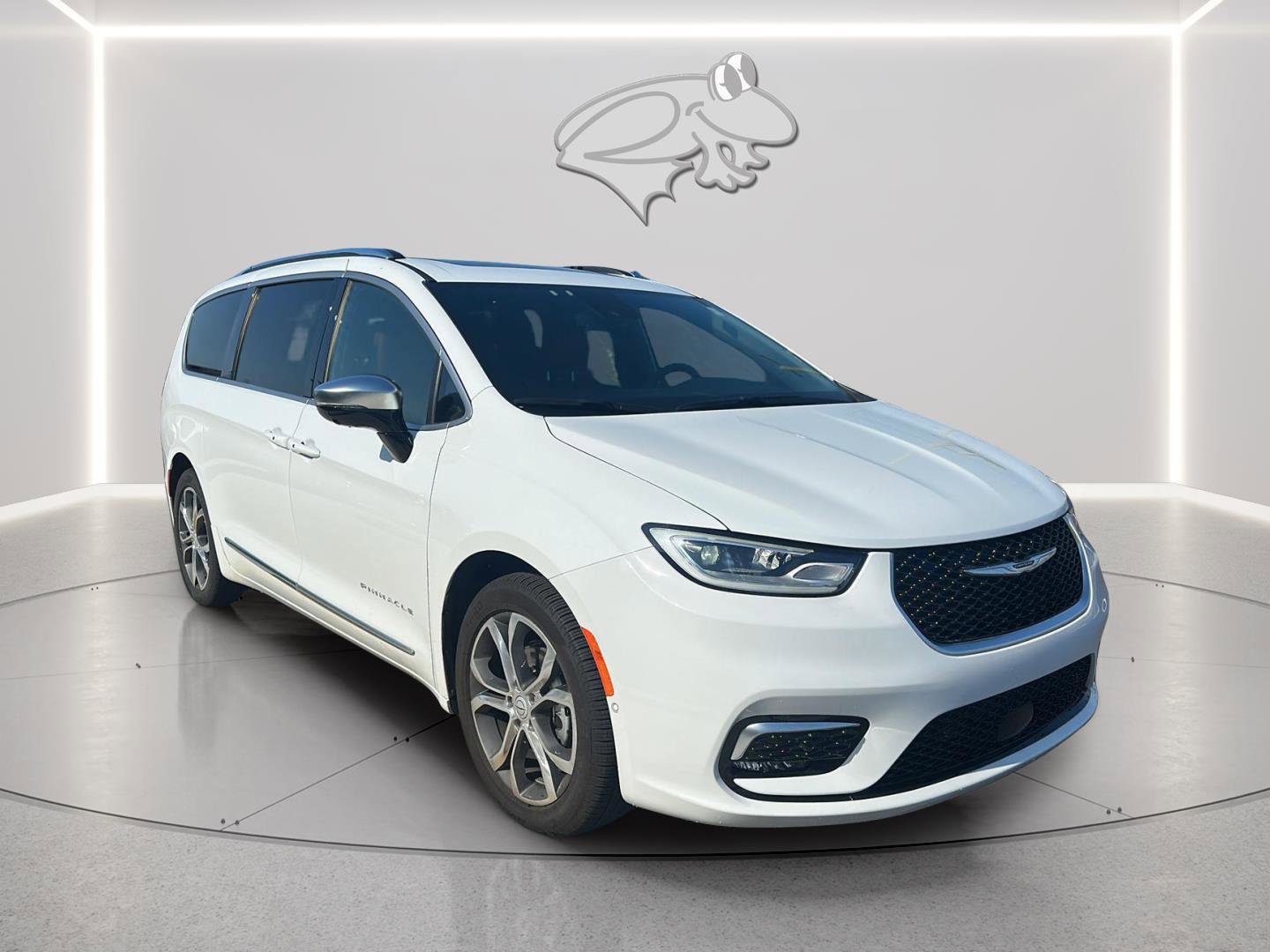 Used 2026 Chrysler Pacifica Pinnacle w/ Trailer Tow Group FWD image 28