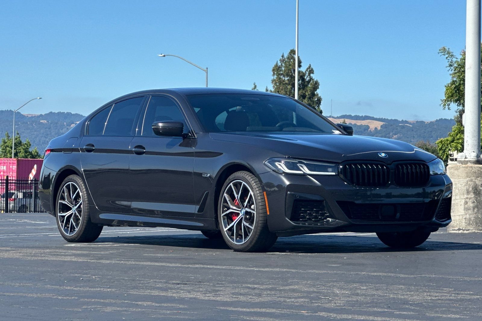 Used 2023 BMW 530e w/ M Sport Package RWD image 2
