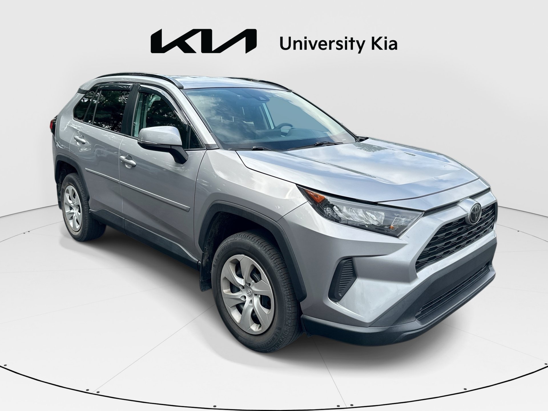 Used 2019 Toyota RAV4 LE FWD image 1