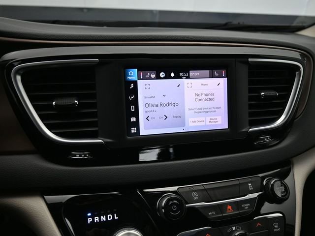 Used 2022 Chrysler Voyager LX image 42