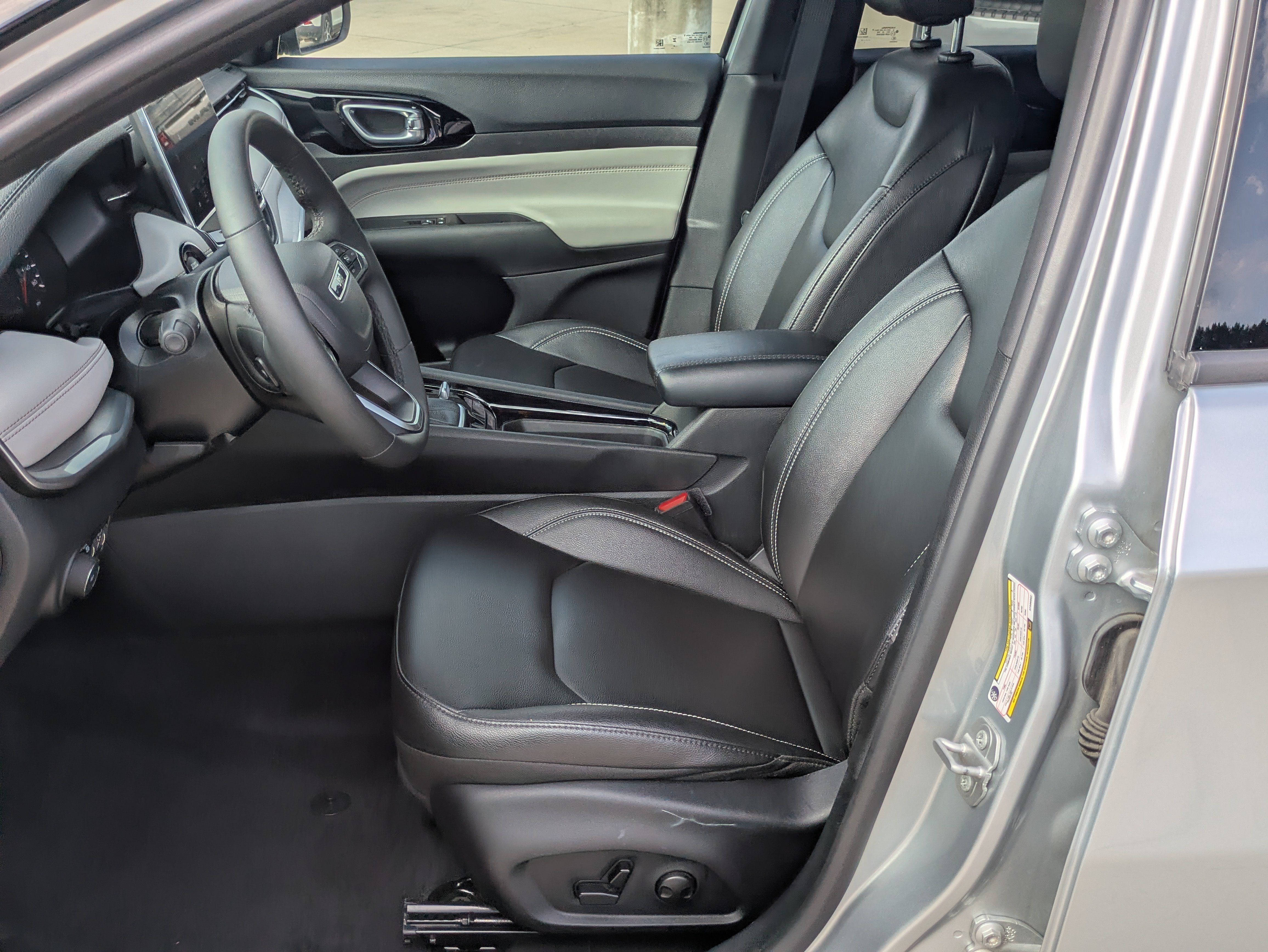 Used 2025 Jeep Compass Limited AWD/4WD image 7