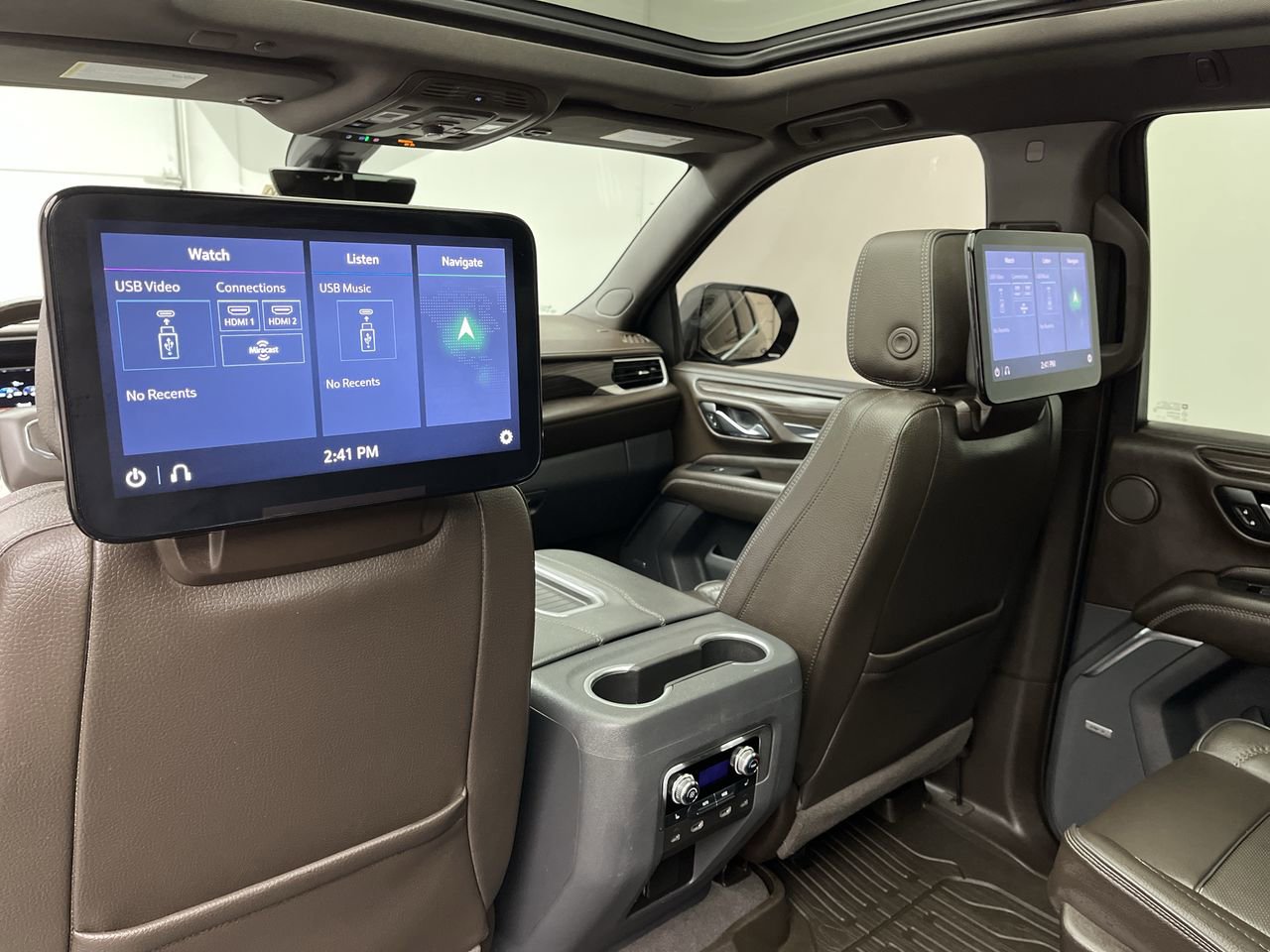 Certified 2021 GMC Yukon Denali w/ Denali Premium Package AWD/4WD image 8