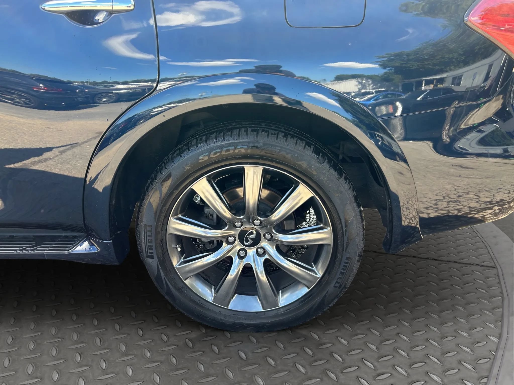 Used 2017 INFINITI QX80 Signature Edition RWD image 25