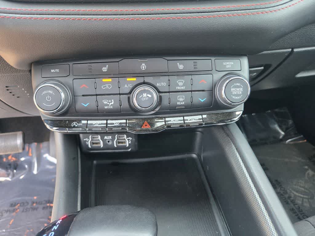 Used 2025 Dodge Durango GT AWD/4WD image 14