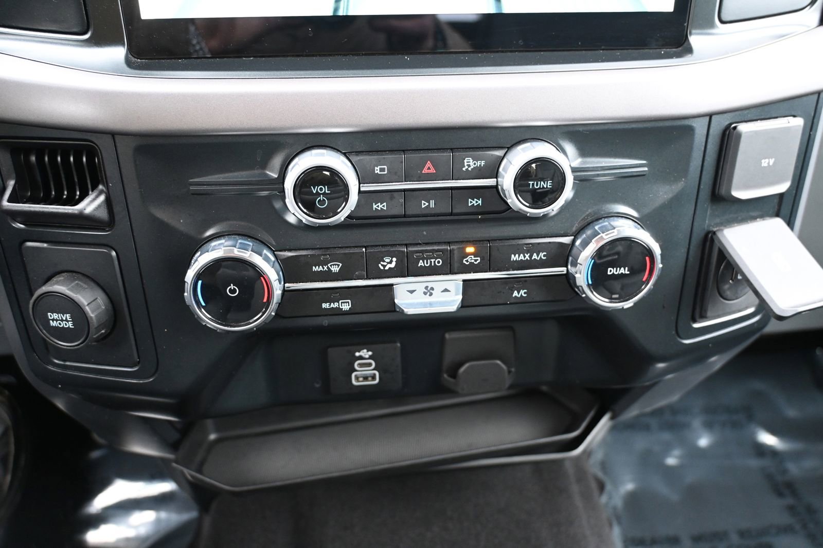 Used 2025 Ford F150 XLT w/ Equipment Group 301A Standard RWD image 17