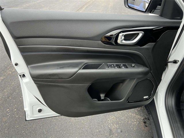 New 2025 Jeep Compass Limited w/ Sun & Sound Group image 12