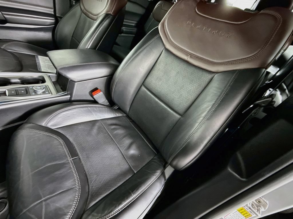 Used 2020 Ford Explorer Platinum w/ Premium Technology Package AWD/4WD image 20