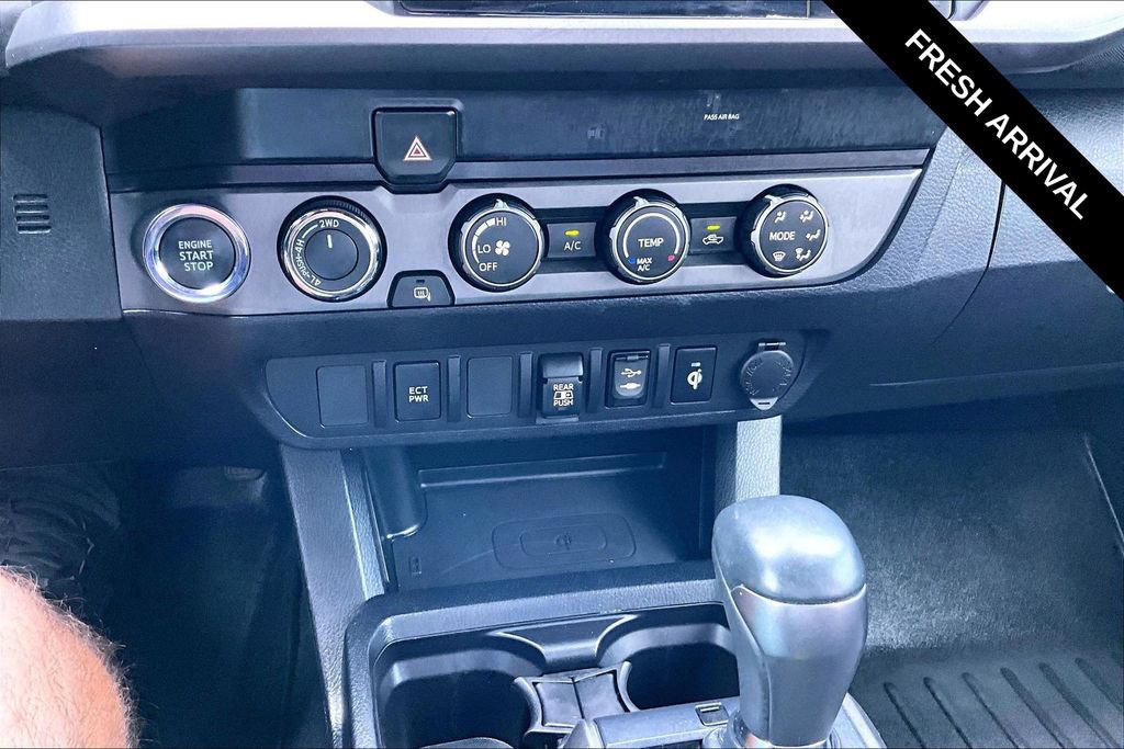 Used 2019 Toyota Tacoma TRD Off-Road AWD/4WD image 16